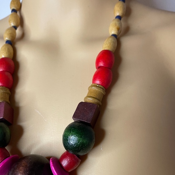 Vintage Wooden colorful beaded statement necklace! - Picture 4 of 10